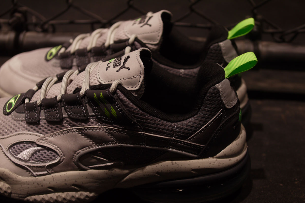 sOMEThING フェノム　美品 Nike Jam Train Futura White Black Photon Dust FZ8966-100 Women's