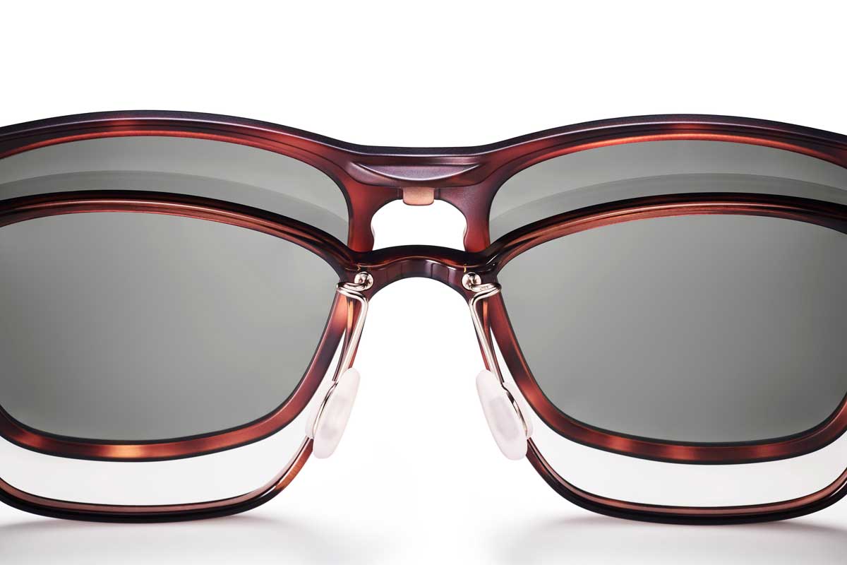 1本で2役！ メガネにもサングラスにもなるジンズの新発想アイウエアが