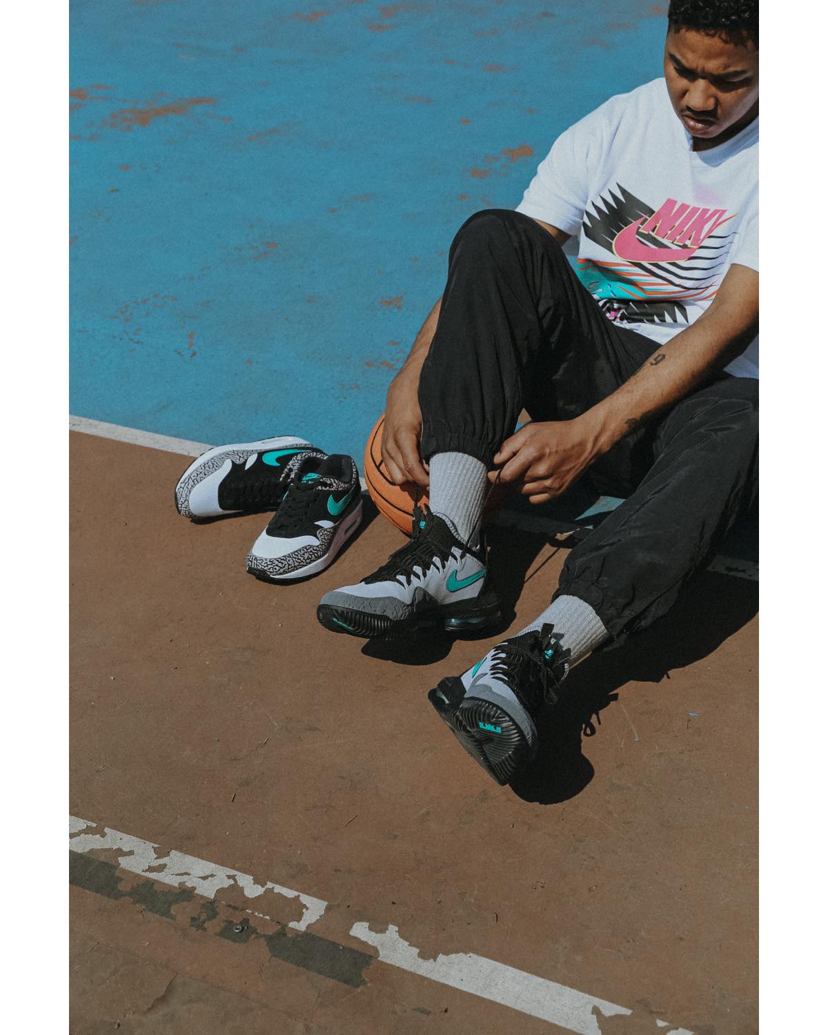 全世界注目！ ナイキ レブロン16 ローがアトモス名作カラーで発売