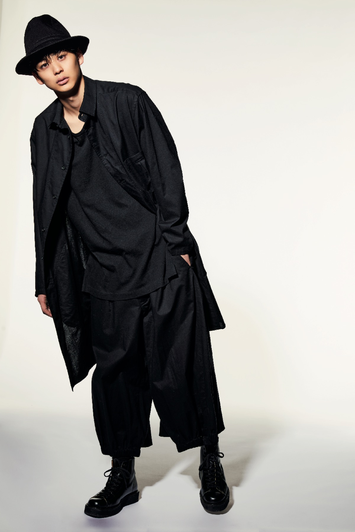 YohjiYamamoto 黒シャツ