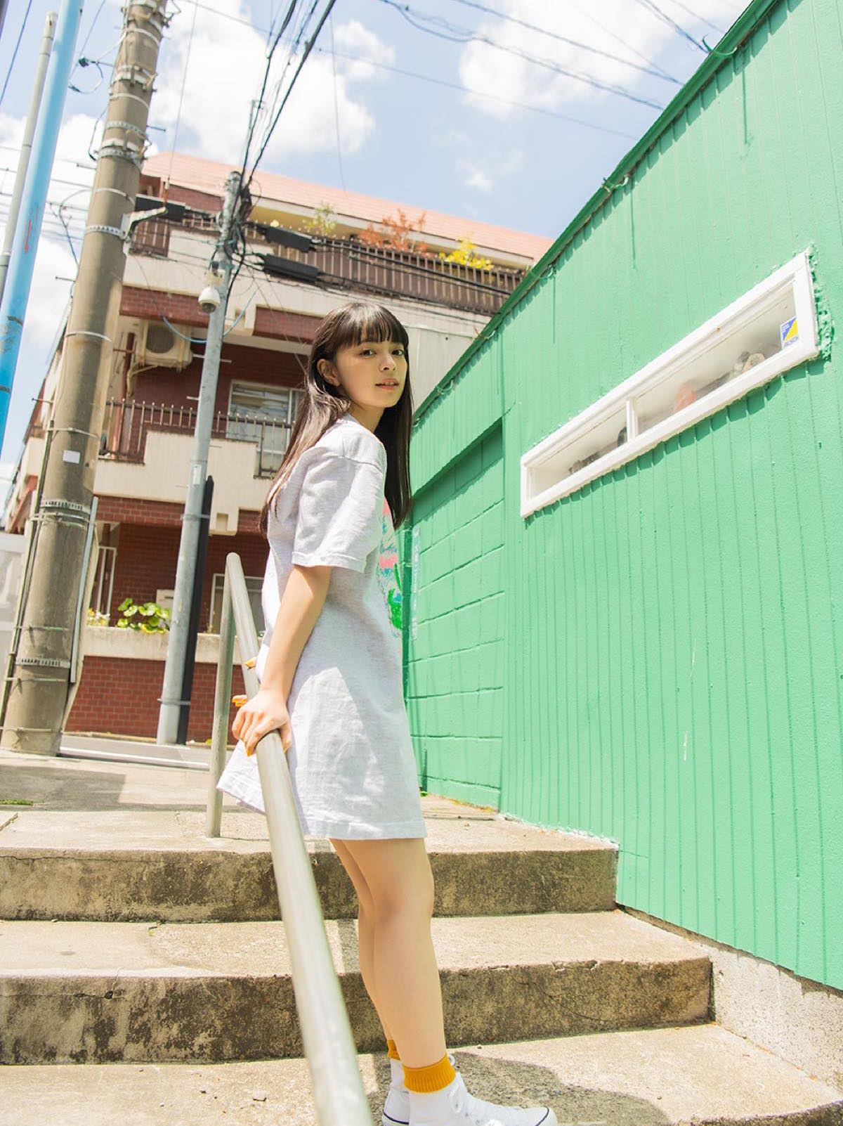 上國料萌衣、メンズTシャツで過ごす夏。 | インタビュー | FINEBOYS Online