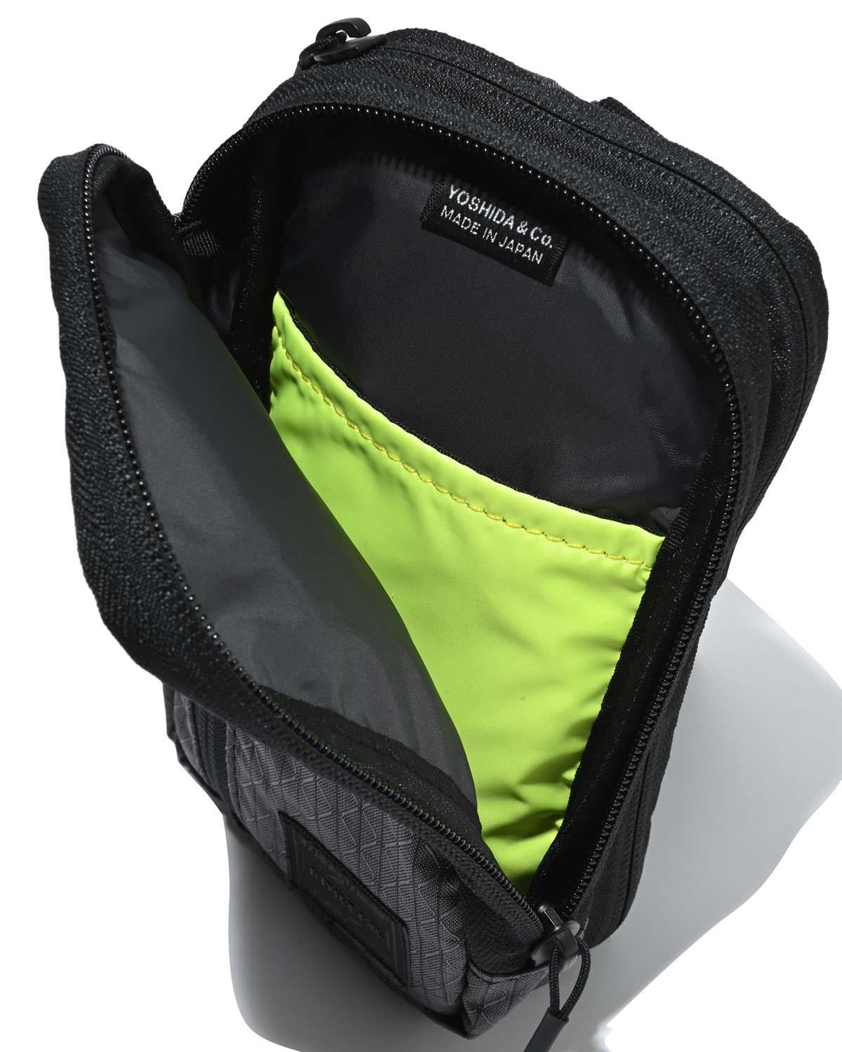 吉田カバン・ポーターの「首からぶら下げられる」ミニバッグは絶対買い