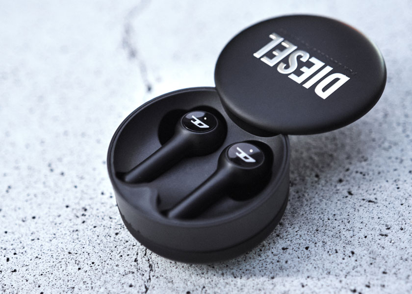 DIESELから初めてのトゥルーワイヤレスイヤホンが登場 | ライフ