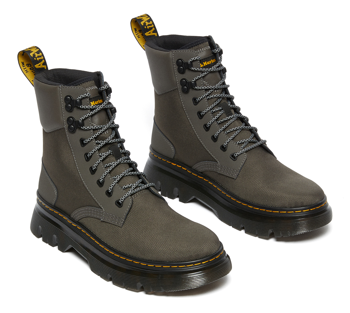 1万円代で買える！ドクターマーチンの新作ブーツが発売 | シューズ