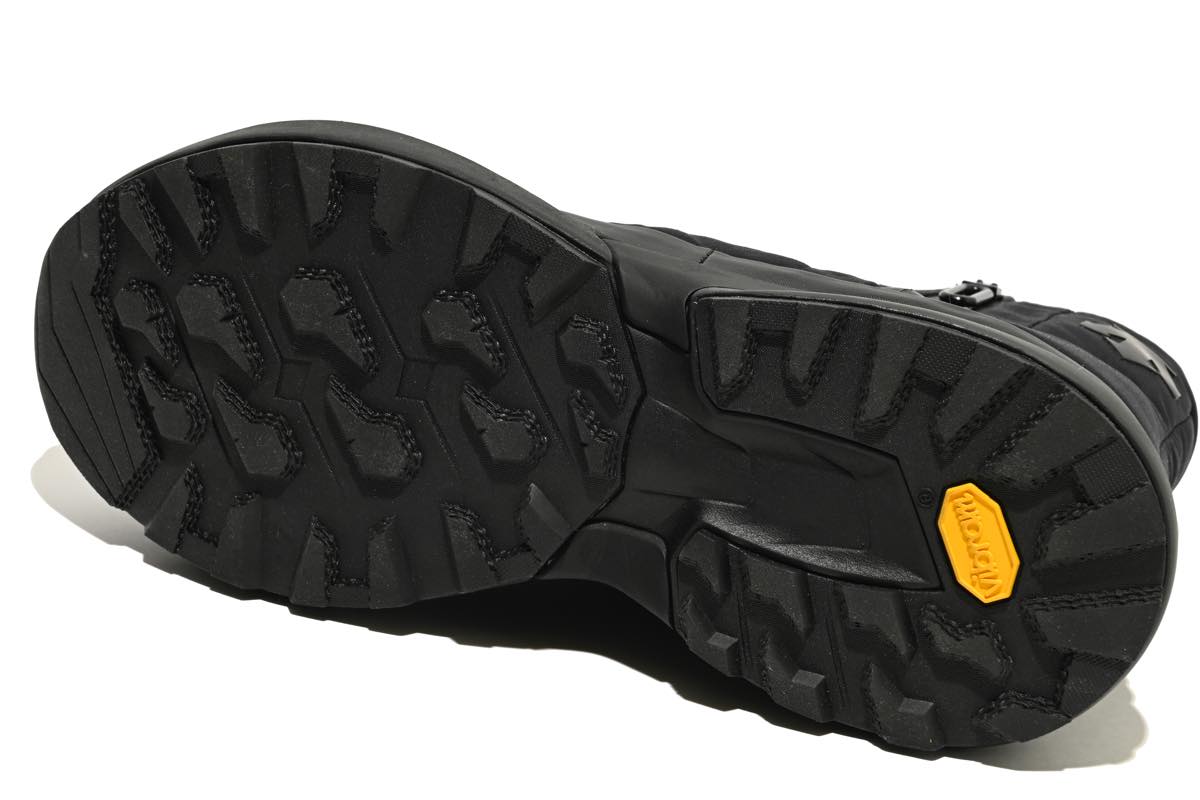 こんな黒ブーツ探してた！デサントの都会派オールブラック | シューズ