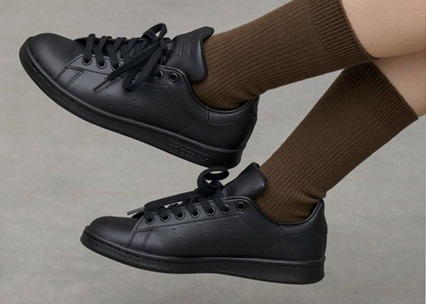 革靴のような黒スニーカーが夏コーデに人気！ | シューズ | FINEBOYS