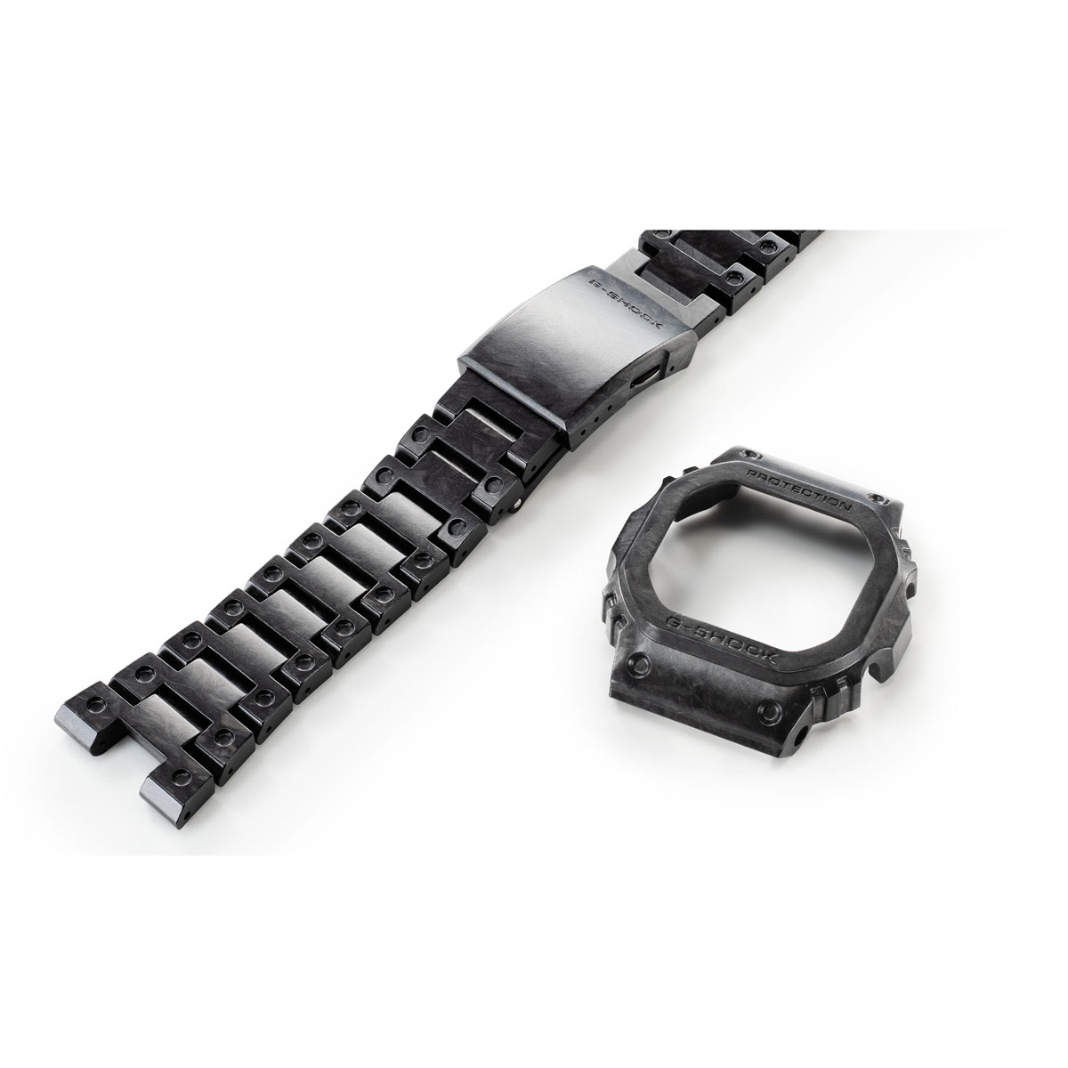 G-SHOCK、初号機を受け継ぐ「5000」シリーズが進化。 | 時計