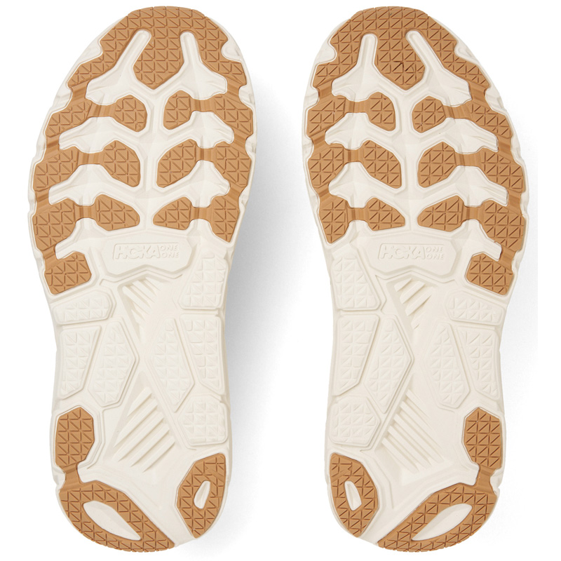 ホカからサティスファイとの初コラボモデル「HOKA×SATISFY Clifton LS