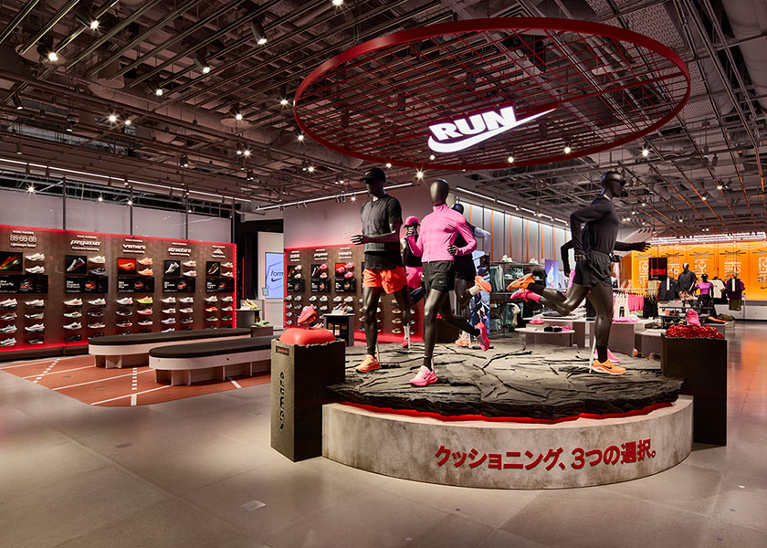 ナイキ原宿リニューアルオープン、限定スニーカーが超かっけぇ