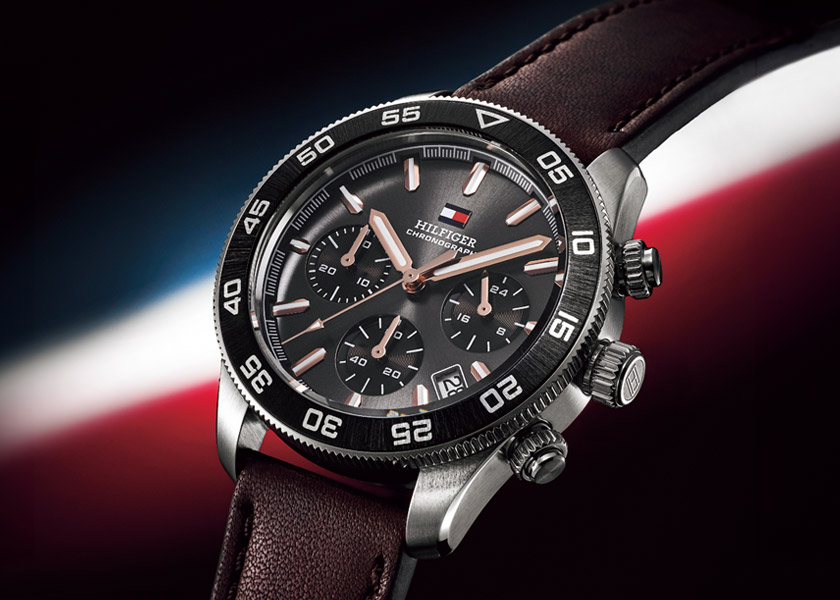 〈トミー ヒルフィガー ウォッチ〉で叶うハイパフォーマンスな時計センスのよさを宿してくれる上質クロノグラフとは。