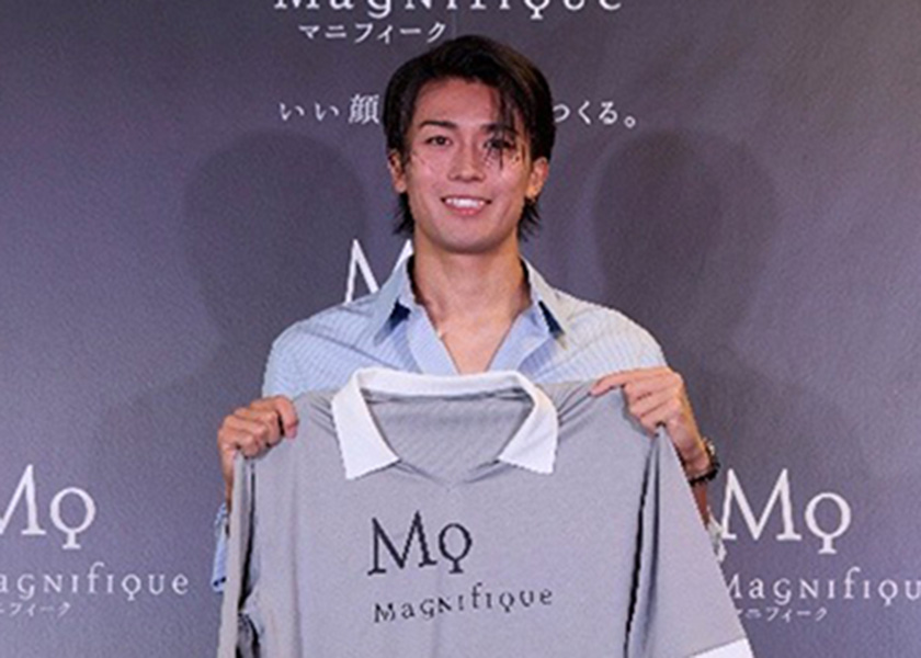 サッカー日本代表・中村敬斗が『マニフィーク』のイベントに出席