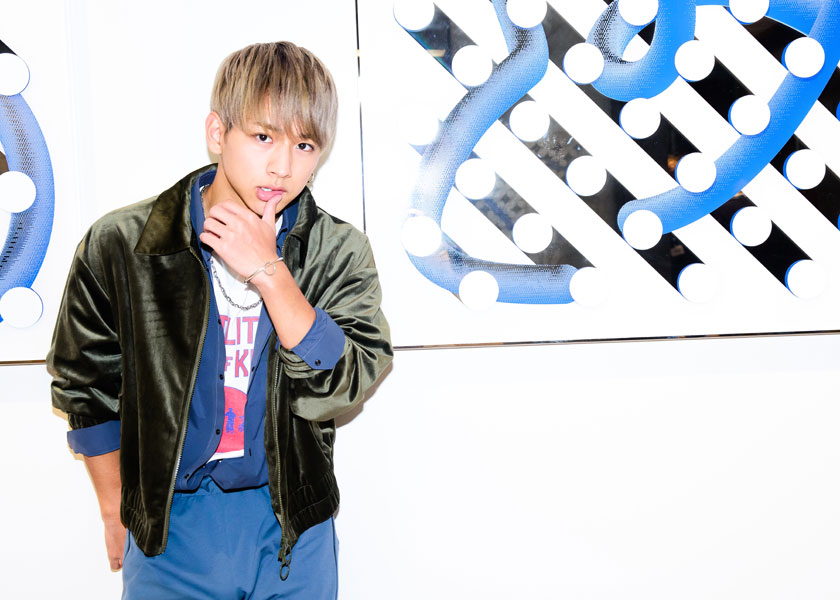 エルオーエル lol 佐藤友祐 生写真 まとめ売り Amazon.co.jp: lol-エルオーエル- 佐藤友祐 1st写真集 gift