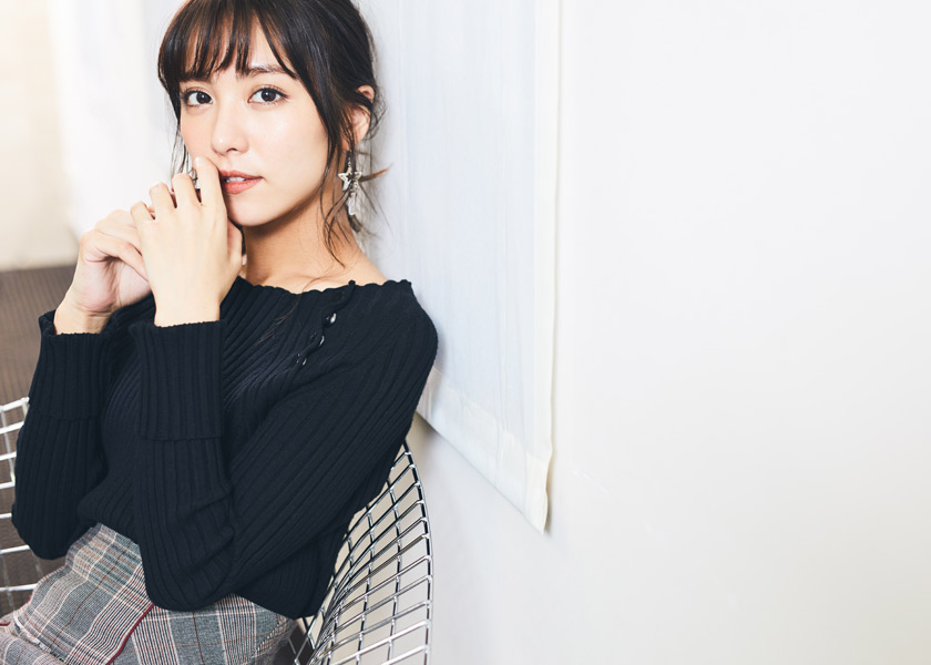 石川 恋は週5でスニーカーを履く！ | ガール | FINEBOYS Online