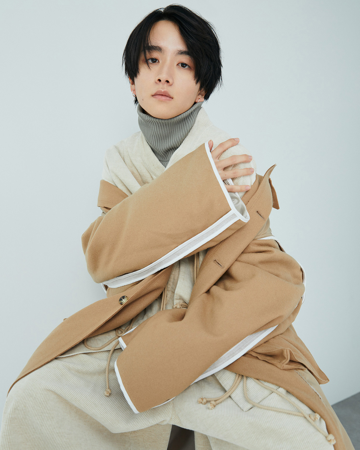 板垣李光人 四肢 板垣李光人さんの才能が炸裂！ 初個展「愛と渇きと。」を迎えた心境とは